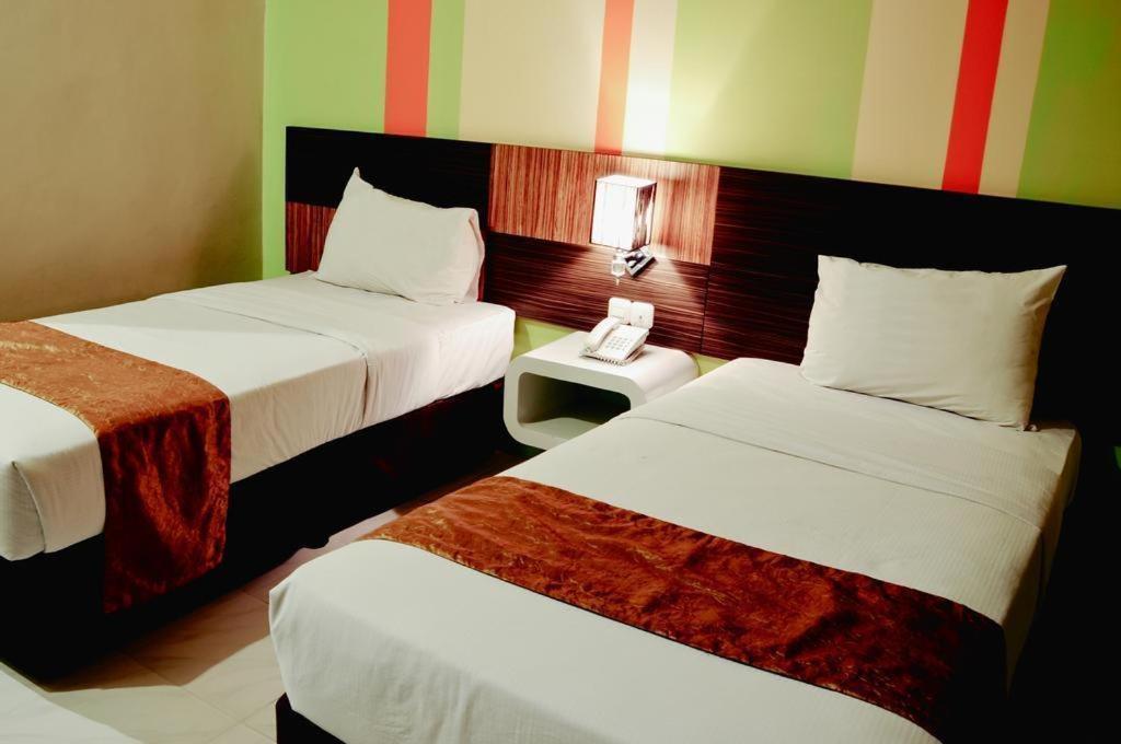 Pose In Hotel Yogyakarta Luaran gambar