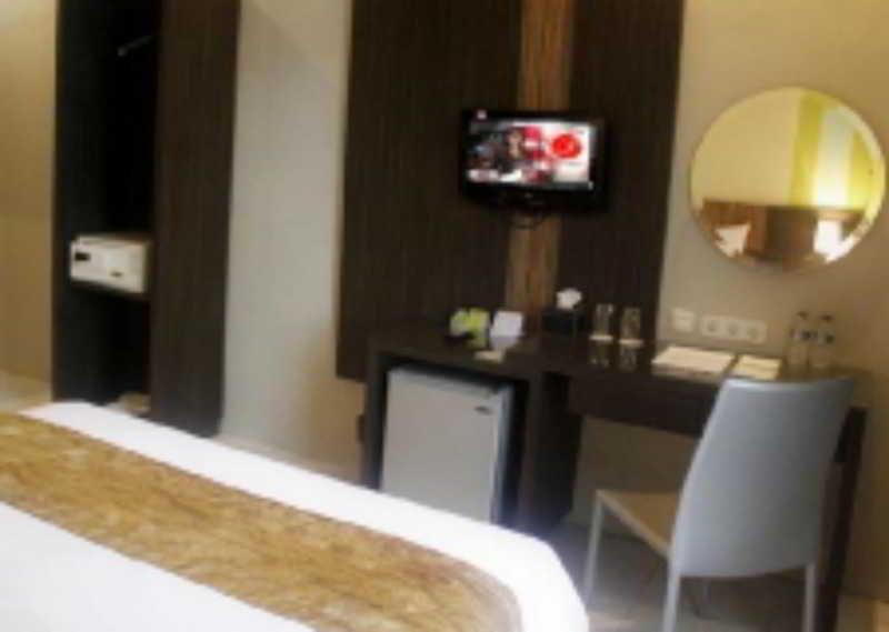 Pose In Hotel Yogyakarta Luaran gambar